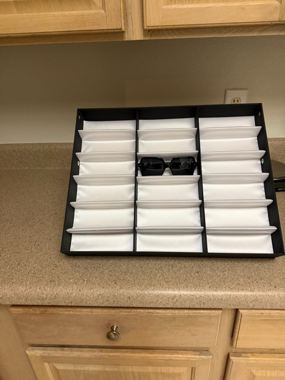 Black and White Sunglass Organizer Tray - Home Storage